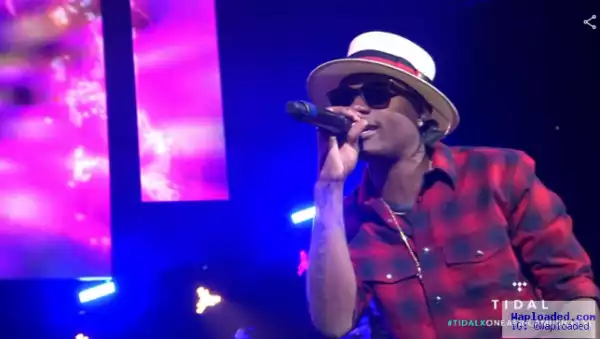 Wizkid performing at One Africa Music Fest in New York